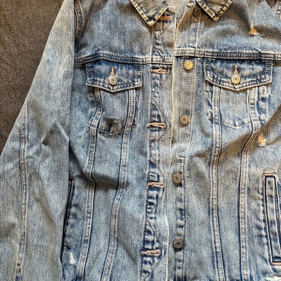 Old Navy Distressed Denim Jacket - Picture 8 of 9